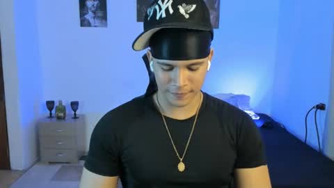 Snapshot of sant_wahlberg chatting on 06-30-26, 12:00 Sant online show from 06-30-26, 12:00