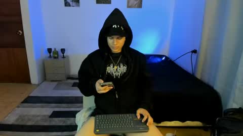 Snapshot of sant_wahlberg chatting on 06-30-26, 10:44 Sant online show from 06-30-26, 10:44