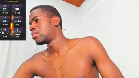 Snapshot of santi_brown1 chatting on 01-29-25, 06:43 Santibrown online show from 01-29-25, 06:43