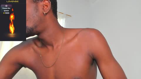 Snapshot of santi_brown1 chatting on 02-04-25, 08:17 Santibrown online show from 02-04-25, 08:17