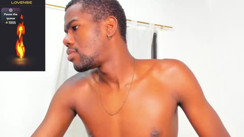 Snapshot of santi_brown1 chatting on 02-04-25, 11:27 Santibrown online show from 02-04-25, 11:27