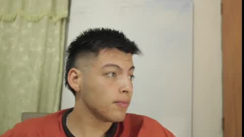 Snapshot of santi_henao chatting on 12-03-24, 05:53 Santiago Henao online show from 12-03-24, 05:53