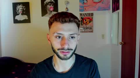 Snapshot of santi_mateo chatting on 10-03-25, 03:20 Santi online show from 10-03-25, 03:20