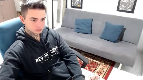 Snapshot of santi_ss chatting on 11-23-25, 02:22 santi_ss online show from 11-23-25, 02:22