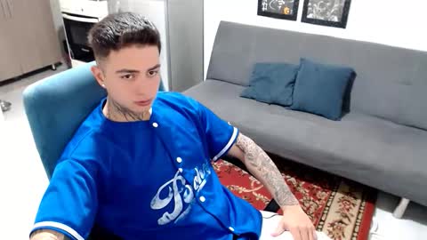 Snapshot of santi_ss chatting on 01-06-26, 02:43 santi_ss online show from 01-06-26, 02:43