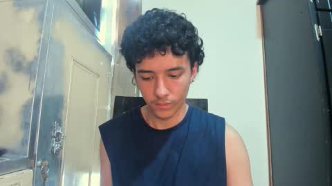 santi_twink19 online show from 11-11-25, 06:19