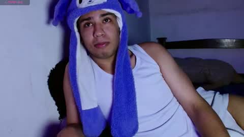 Snapshot of santiago_foxx chatting on 07-04-26, 10:05 santi online show from 07-04-26, 10:05