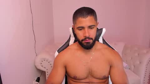 santiago_huntt online show from 02-01-25, 12:47