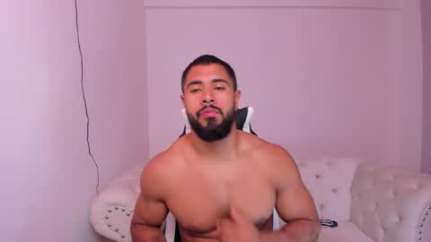 santiago_huntt online show from 02-11-25, 12:16