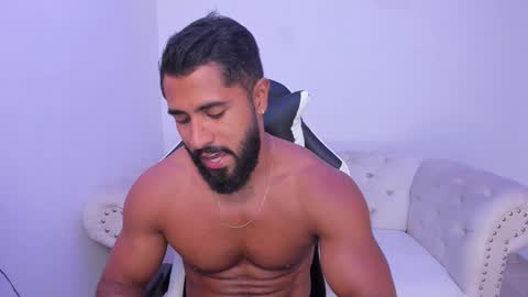 santiago_huntt online show from 11-11-25, 08:53