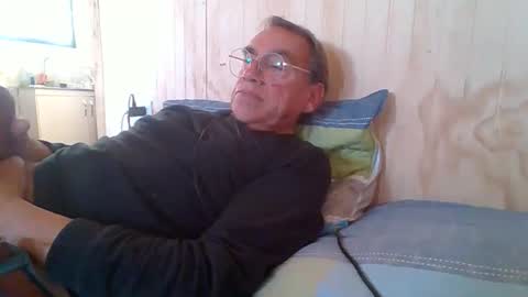Snapshot of santiago_n chatting on 11-19-25, 08:42 santiago_n online show from 11-19-25, 08:42