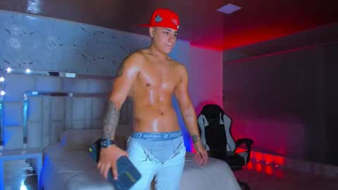 Snapshot of santiagoreyesft chatting on 10-24-25, 11:56 Santi Reyes online show from 10-24-25, 11:56