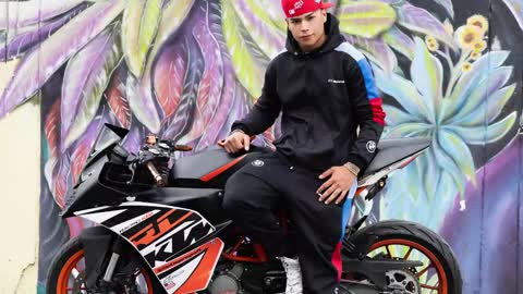 Snapshot of santiagoreyesft chatting on 02-01-26, 04:00 Santi Reyes online show from 02-01-26, 04:00