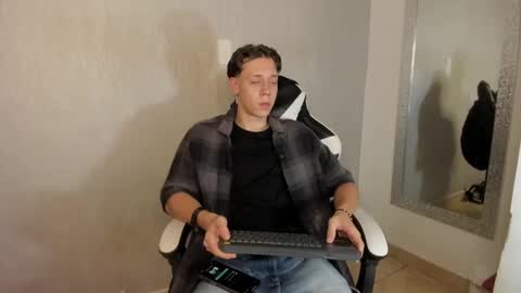 Julius Novachrono  online show from 09-28-25, 06:57