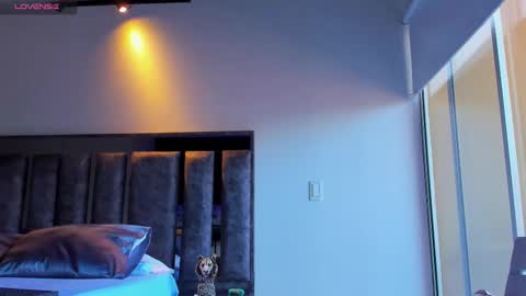 Santiago Seans online show from 10-07-25, 04:15