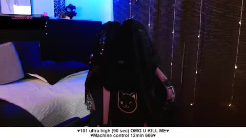 Snapshot of santos_liah chatting on 10-21-25, 12:28 Liah Santos online show from 10-21-25, 12:28