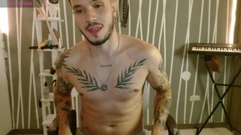 Snapshot of santti_torres chatting on 01-22-25, 03:52 Santy Torres online show from 01-22-25, 03:52