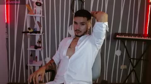 Snapshot of santti_torres chatting on 01-23-25, 02:23 Santy Torres online show from 01-23-25, 02:23