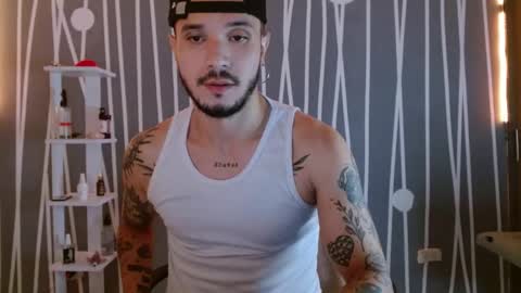 Snapshot of santti_torres chatting on 02-25-25, 03:31 Santy Torres online show from 02-25-25, 03:31