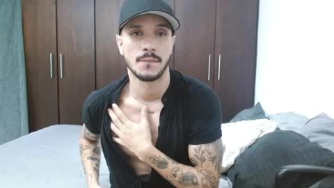 Snapshot of santti_torres chatting on 05-12-26, 08:00 Santy Torres online show from 05-12-26, 08:00