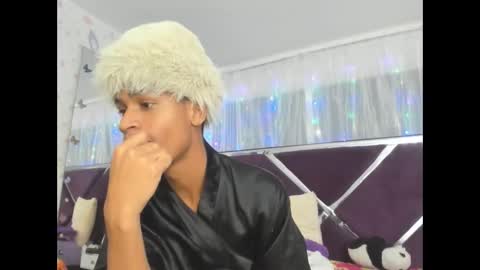 Snapshot of santy_bigcock_01 chatting on 11-10-25, 02:43 santy online show from 11-10-25, 02:43