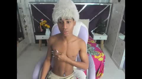 Snapshot of santy_bigcock_01 chatting on 11-19-25, 02:11 santy online show from 11-19-25, 02:11