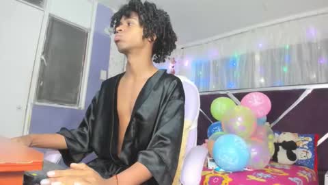 Snapshot of santy_bigcock_01 chatting on 12-17-25, 12:11 santy online show from 12-17-25, 12:11