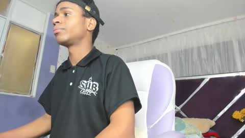 Snapshot of santy_bigcock_01 chatting on 12-21-25, 04:41 santy online show from 12-21-25, 04:41