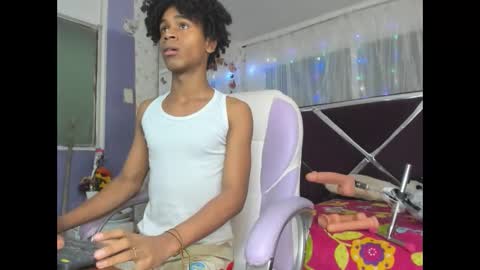 Snapshot of santy_bigcock_01 chatting on 01-08-26, 02:36 santy online show from 01-08-26, 02:36