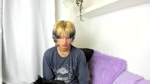 Snapshot of santy_kitty chatting on 12-04-24, 06:44 kitty online show from 12-04-24, 06:44