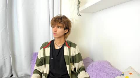 Snapshot of santy_kitty chatting on 02-12-25, 04:01 kitty online show from 02-12-25, 04:01