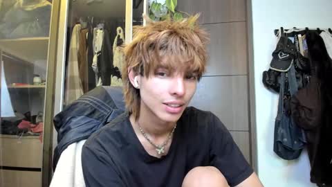 Snapshot of santy_kitty chatting on 02-16-25, 04:20 kitty online show from 02-16-25, 04:20