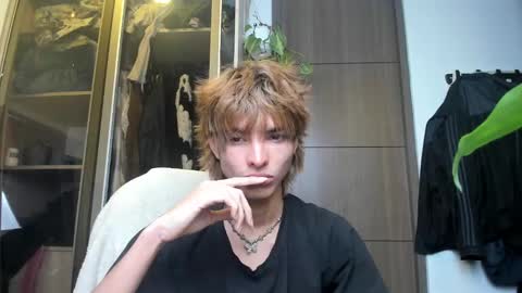 Snapshot of santy_kitty chatting on 02-22-25, 03:34 kitty online show from 02-22-25, 03:34