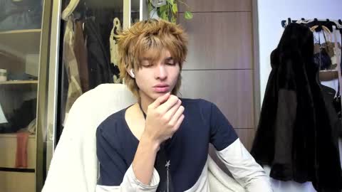 Snapshot of santy_kitty chatting on 02-26-25, 03:42 kitty online show from 02-26-25, 03:42