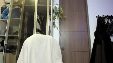 Snapshot of santy_kitty chatting on 03-04-25, 05:53 kitty online show from 03-04-25, 05:53