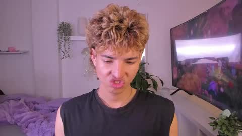 Snapshot of santy_kitty chatting on 11-10-25, 01:15 kitty online show from 11-10-25, 01:15