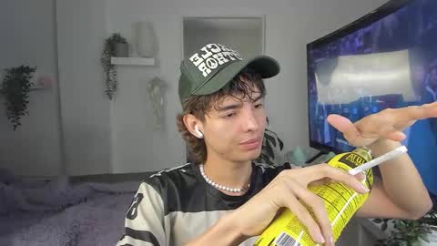 Snapshot of santy_kitty chatting on 12-03-25, 03:58 kitty online show from 12-03-25, 03:58