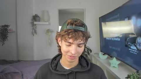 Snapshot of santy_kitty chatting on 12-05-25, 02:42 kitty online show from 12-05-25, 02:42