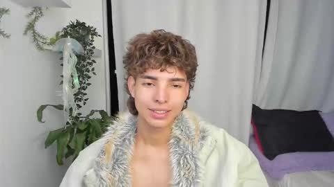 Snapshot of santy_kitty chatting on 01-10-26, 12:56 kitty online show from 01-10-26, 12:56