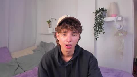 Snapshot of santy_kitty chatting on 02-02-26, 12:42 kitty online show from 02-02-26, 12:42