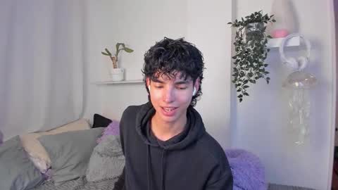 Snapshot of santy_kitty chatting on 02-11-26, 12:37 kitty online show from 02-11-26, 12:37