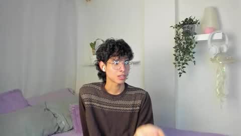 Snapshot of santy_kitty chatting on 02-17-26, 01:02 kitty online show from 02-17-26, 01:02