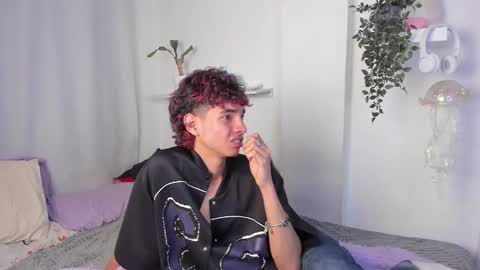 Snapshot of santy_kitty chatting on 02-27-26, 02:33 kitty online show from 02-27-26, 02:33