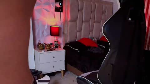 Santyago online show from 02-13-25, 07:10