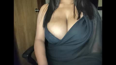 Snapshot of sanvi13 chatting on 01-27-25, 06:52 sanvi13 online show from 01-27-25, 06:52