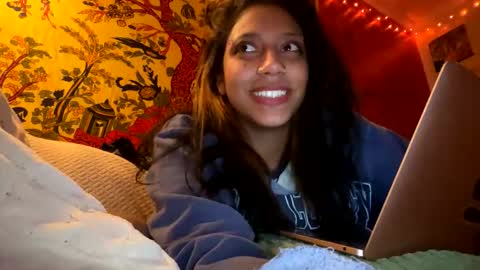 Snapshot of sapphire_honest chatting on 11-29-25, 11:30 sapphire online show from 11-29-25, 11:30