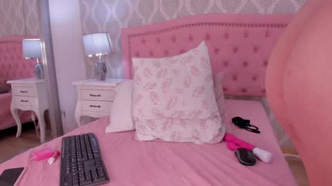 Snapshot of sara__williams chatting on 01-08-25, 06:31 Sara online show from 01-08-25, 06:31