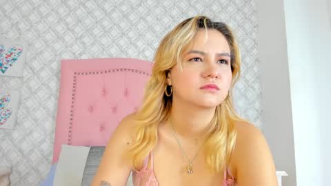 Snapshot of sara__williams chatting on 02-04-25, 03:44 Sara online show from 02-04-25, 03:44