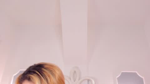 Snapshot of sara__williams chatting on 02-05-25, 12:49 Sara online show from 02-05-25, 12:49