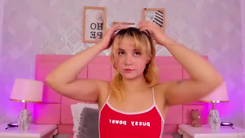 Snapshot of sara__williams chatting on 02-17-25, 03:36 Sara online show from 02-17-25, 03:36